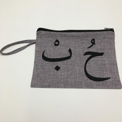 حقيبة مكياج حب