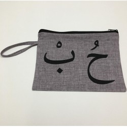 حقيبة مكياج حب